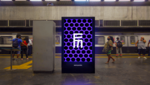 Painel da Eletromidia, com logo