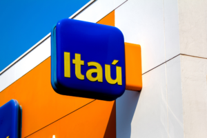 Fachada de agência do Itaú
